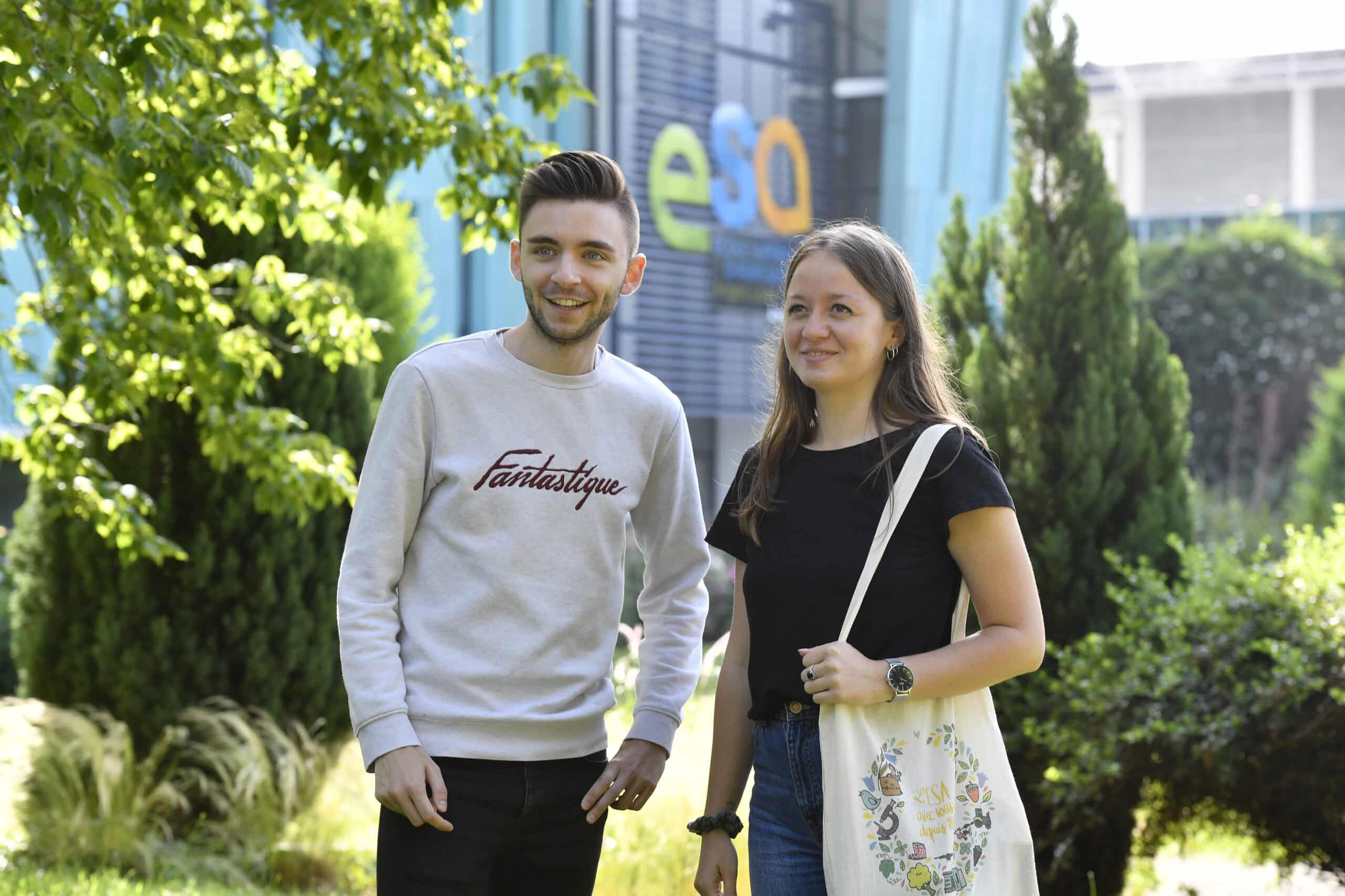 tudiant et tudiante sur le campus de l'ESA (cole Suprieure d'Agricultures)  Angers.